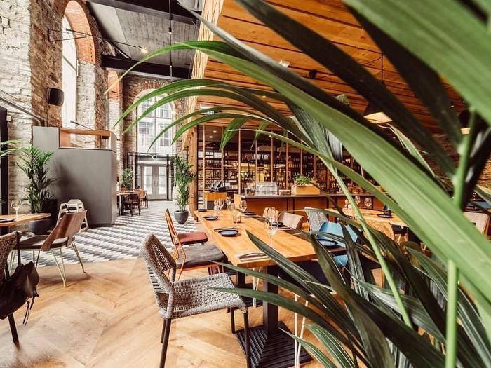 Wine restaurant R14